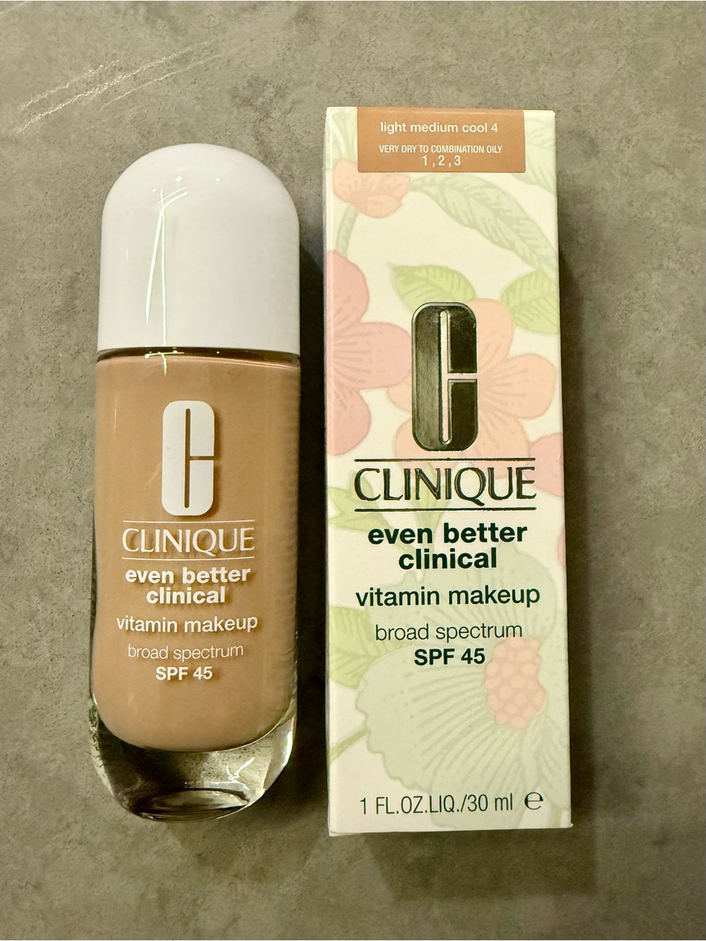 Clinique Even Better Clinical Vitamin Makeup in Light Medium Cool 4 SPF45